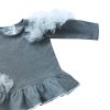 dettaglio manica maglia in felpa grigia da bambina