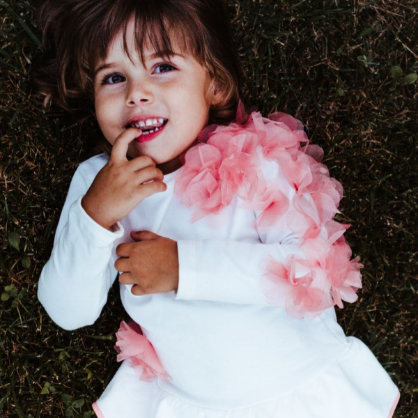 dettaglio maglia completo da bambina in felpa