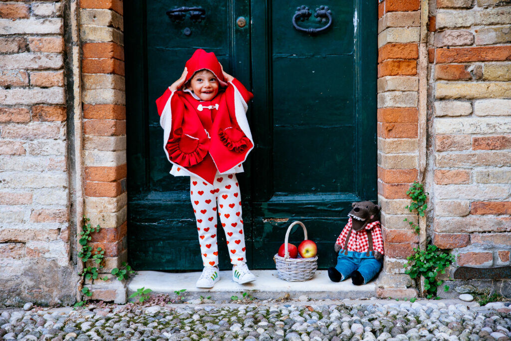 mantellina rossa per bambine fino a 5 anni di età