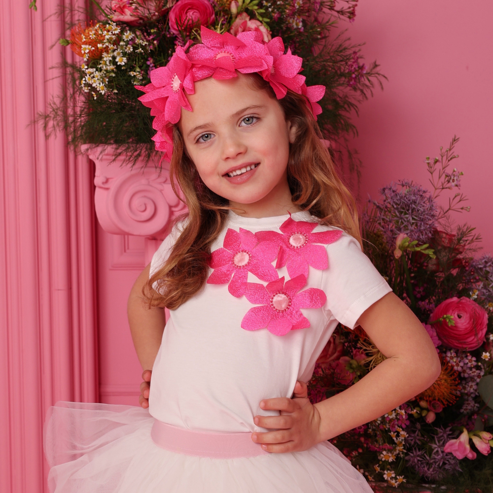 t-shirt in cotone bianca con fiori fuxia da bambina