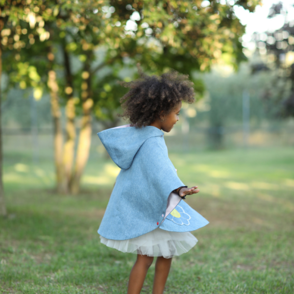 mantellina giubbetto in jeans da bambina