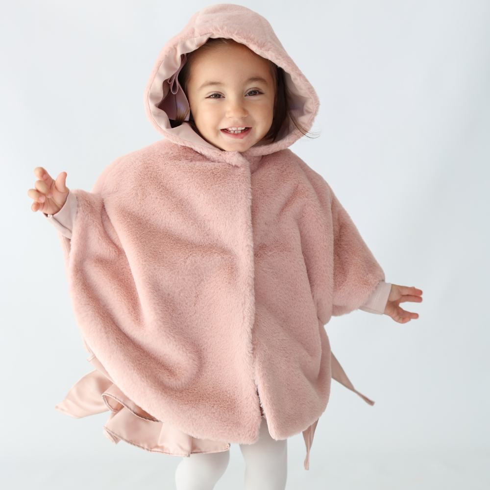 mantellina da bambina rosa elegante e calda