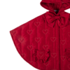 dettaglio mantellina piumino Cappuccetto Rosso con cuori da bambinna