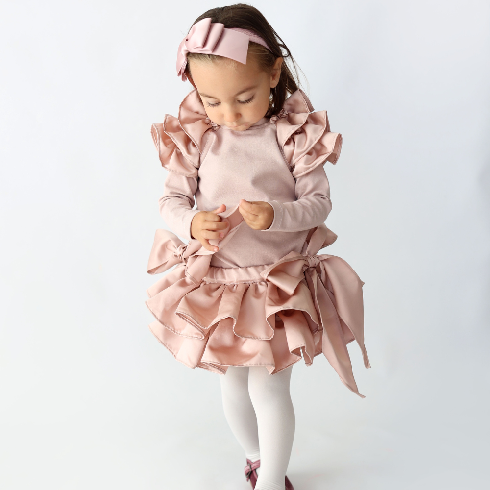 maglia e gonna da bambina elegante perfetta per festeggiare il compleanno della tua neonata