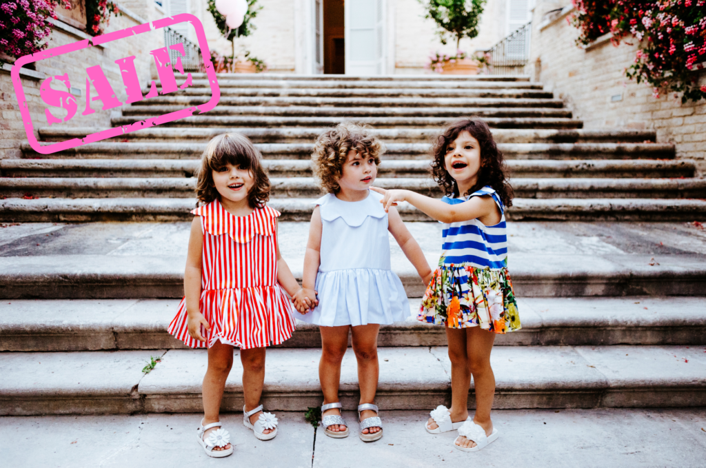 abito da bambina colorato con pagliaccetto